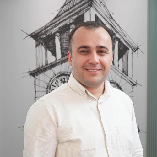 Host Ervis Trupja